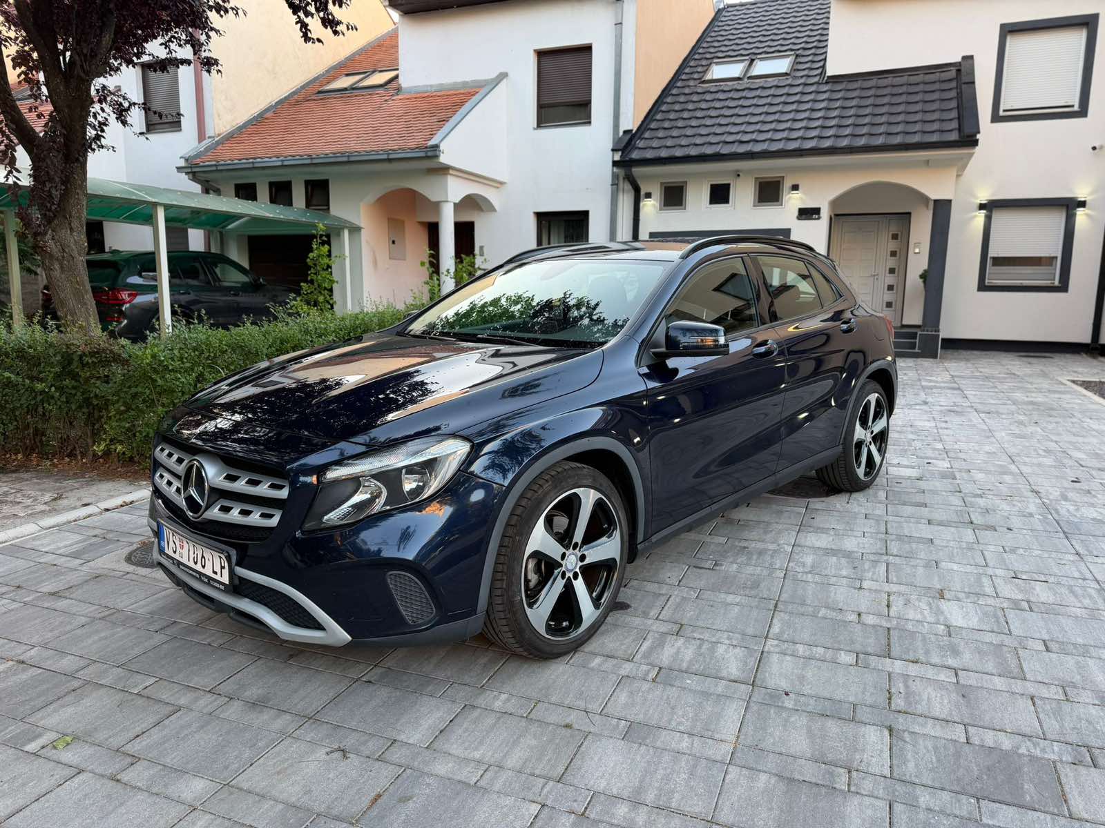 Mercedes Benz GLA 180 2017 - rent a car Vršac Sinđa