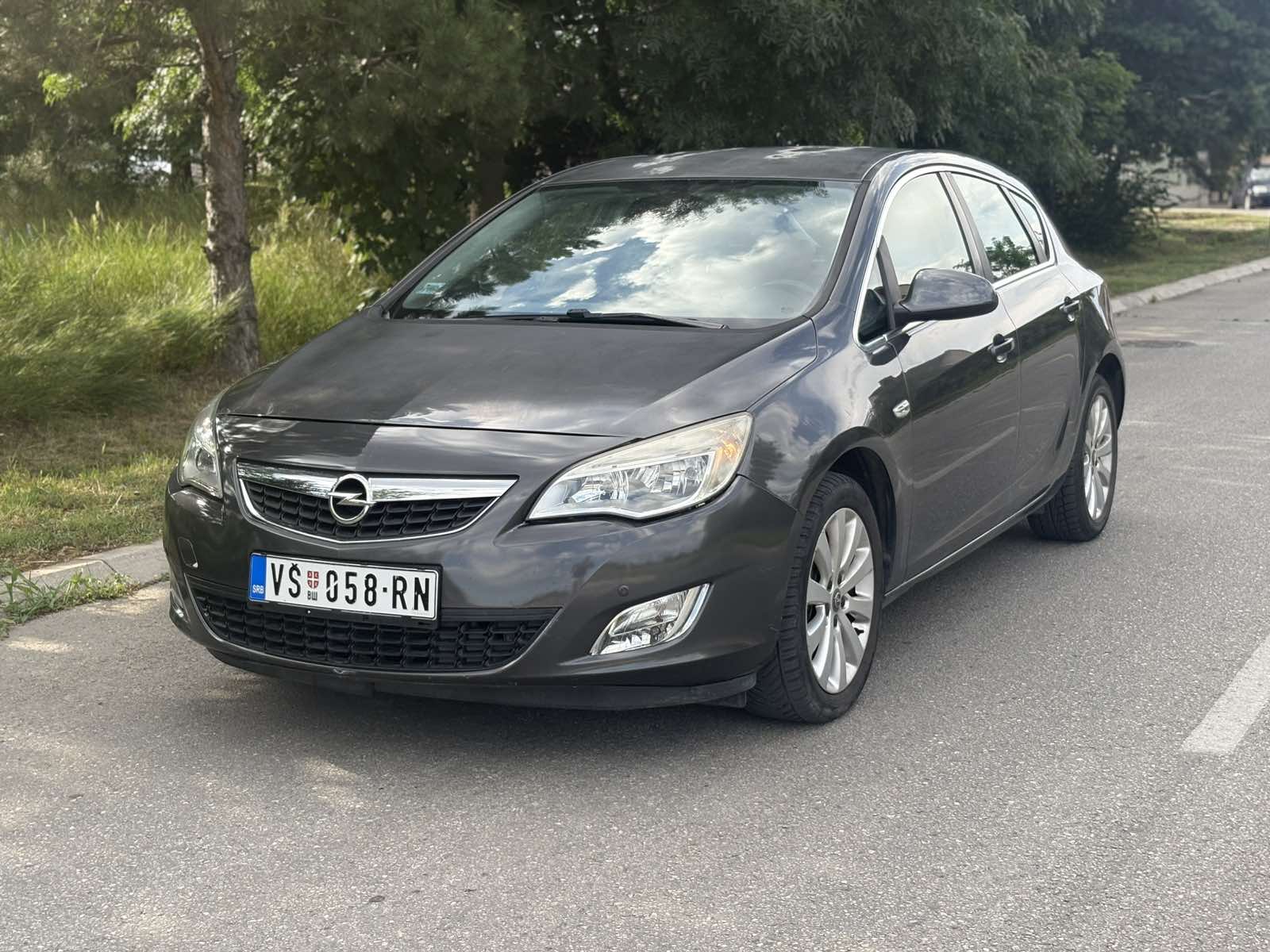 Opel Astra J 2011 - rent a car Vršac Sinđa