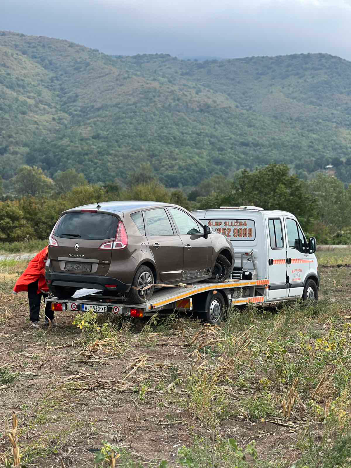 Izvlačenje vozila iz jarka na putu kod Žitkovca